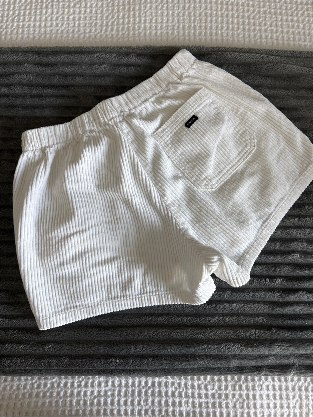 BEACH GIRL OUTFITS 4 pc. RVCA SHORTS AND JETTY CROP TOPS ALL SMALL - Picture 12 of 12